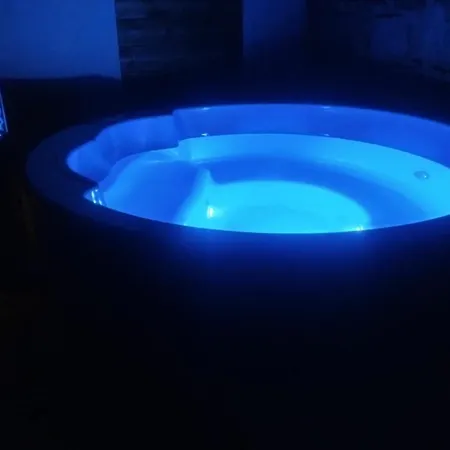 Avec Son Bain Nordique Privatif Au Feu De Bois
